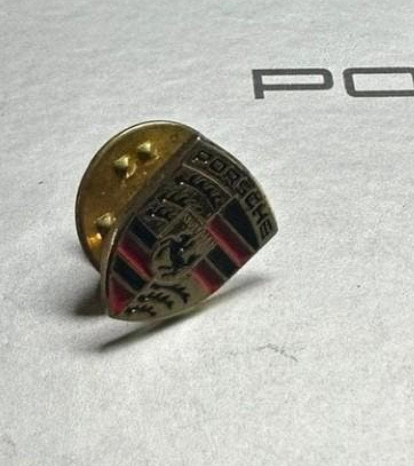 Origineel porsche pin  

Zie ook mijn ander advertenties, Ophalen of Verzenden, Nieuw, Transport, Speldje of Pin