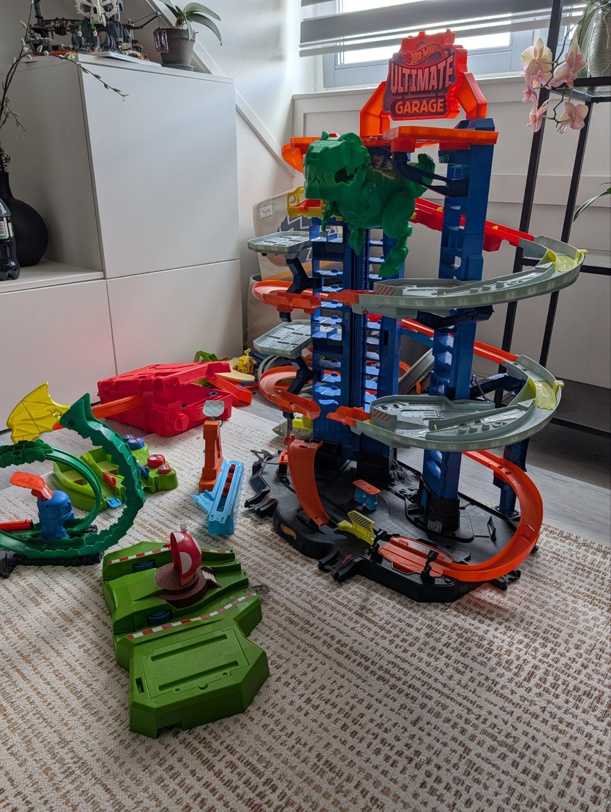 Hot Wheels Ultimate Garage Racebaan met Dino en Super Mario, Kinderen en Baby's, Speelgoed | Racebanen, Ophalen, Handmatig, Hot Wheels