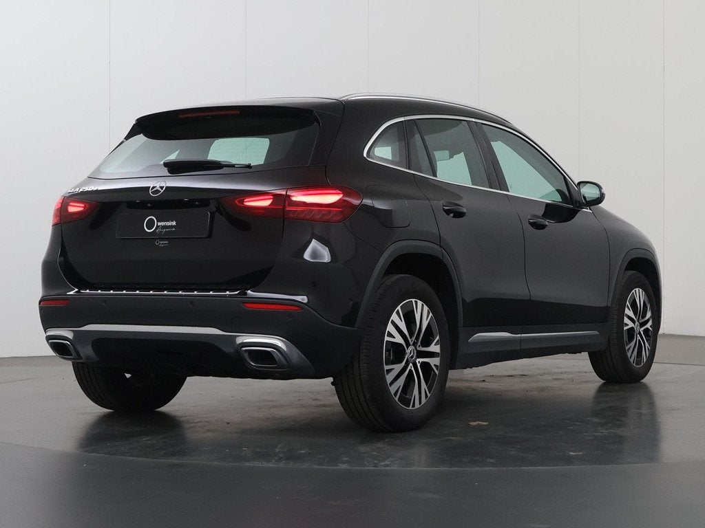 Mercedes-Benz GLA-klasse 250 e Luxury Line | Trekhaak | Verw, Auto's, Mercedes-Benz, 16 kWh, Leder en Stof, Zwart, Bedrijf