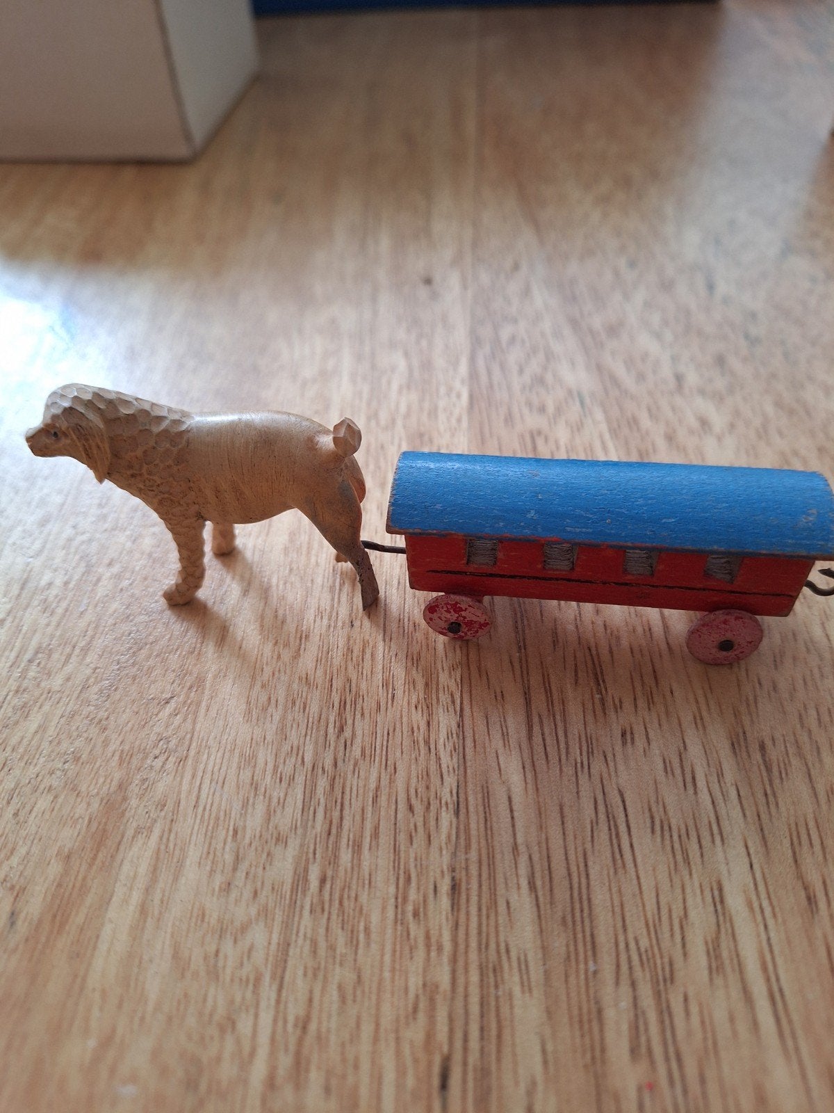 Houten hondje met treintje - Ertsgebergte decoratie, Ophalen of Verzenden, Gebruikt