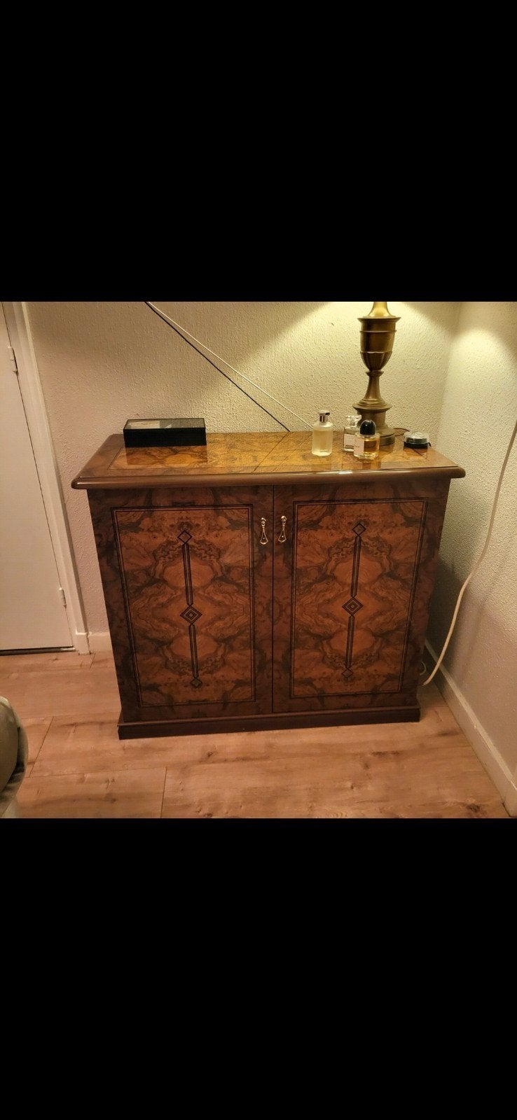 wortelnoten kastje, Ophalen, 50 tot 100 cm, Zo goed als nieuw, Minder dan 100 cm