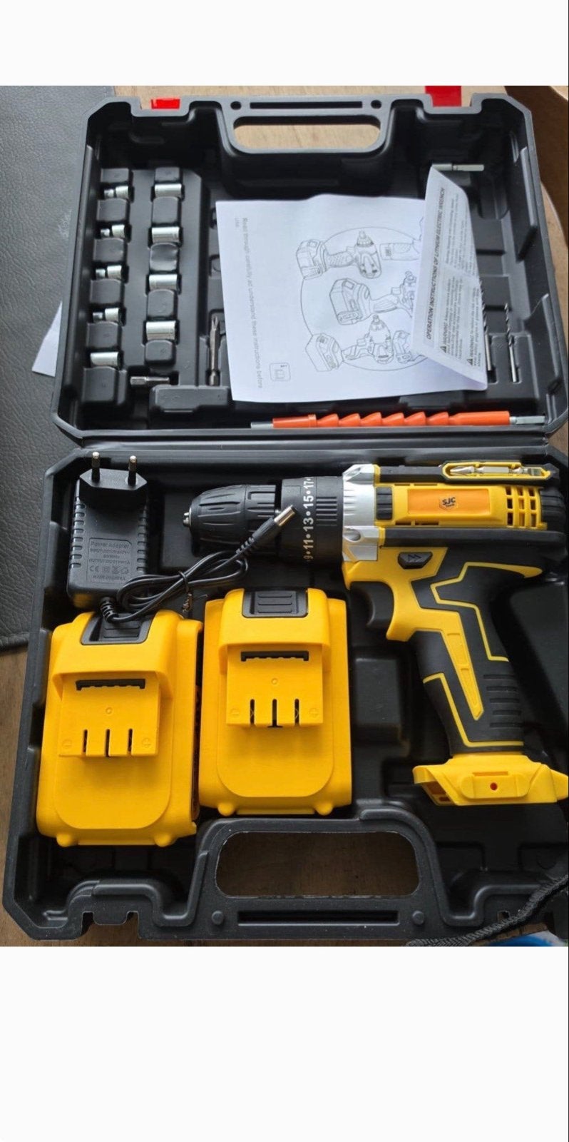 Accuboormachine met 2 accu's en accessoires in koffer, Variabele snelheid, Nieuw, Ophalen of Verzenden, Boor- en Schroefmachine