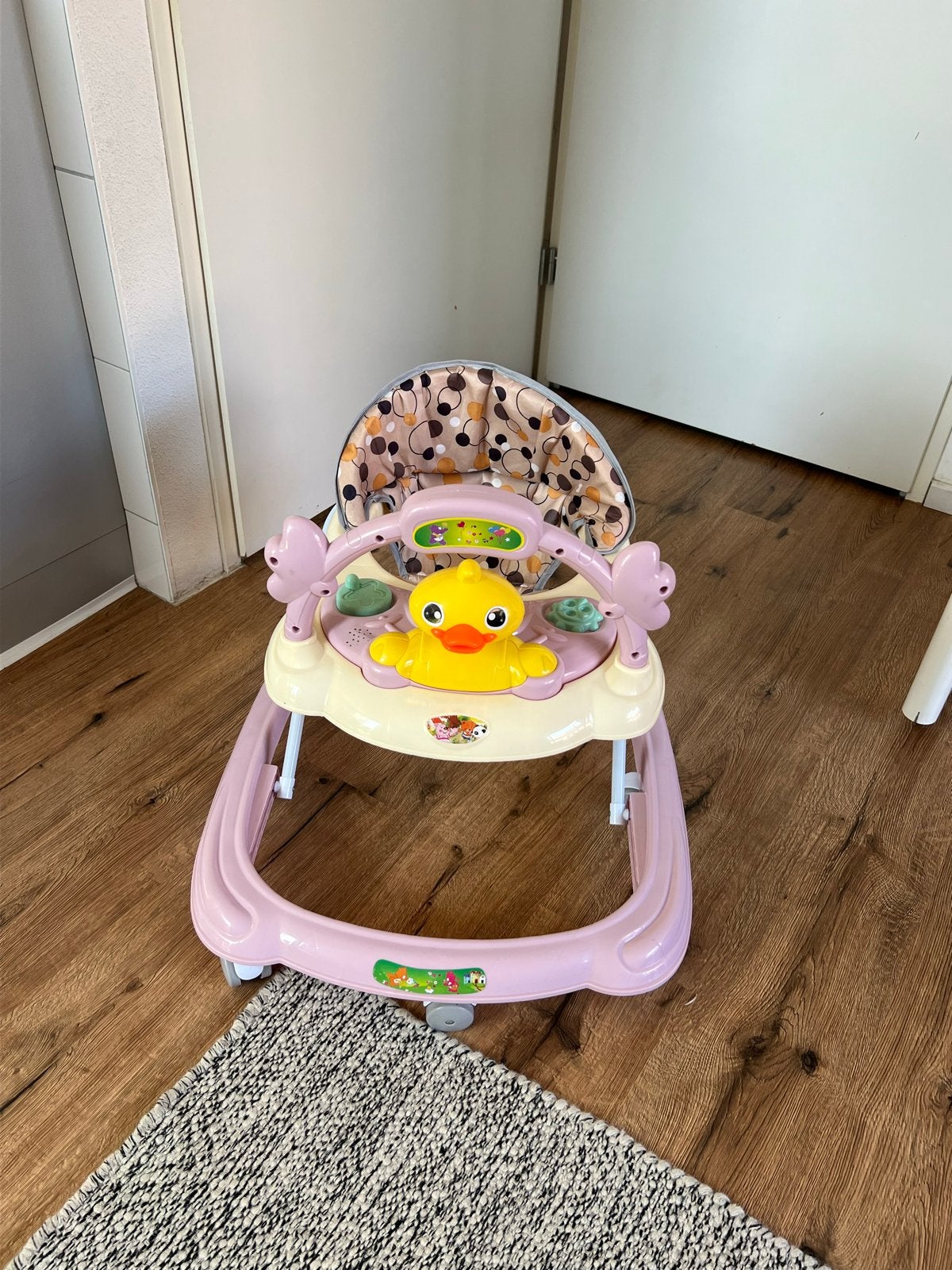 Roze baby loopstoel met eendje en geluid, Ophalen, Gebruikt, Overige typen, Met geluid