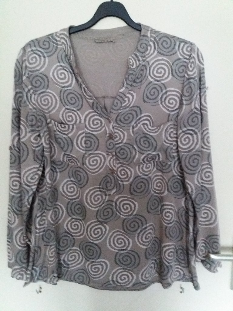 Een grijze blouse met lange mouwen (kiel model)., Kleding | Dames, Maat 42/44 (L), ?, Ophalen of Verzenden, Zo goed als nieuw