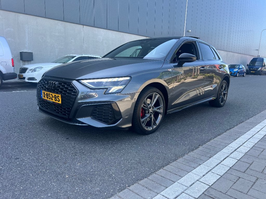 Audi A3 40 Tfsi e 204pk Phev S-tronic 2021 Grijs, Auto's, Audi, 4 cilinders, 1535 kg, Leder en Stof, Plug-in hybride