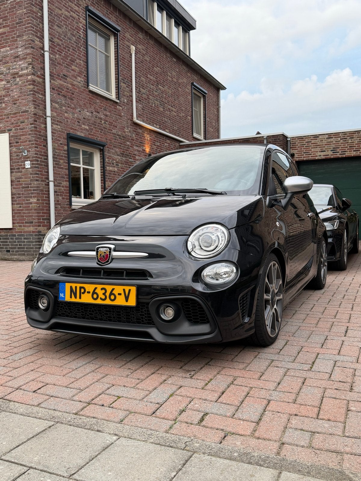Abarth 500c 1.4 t-jet 165 pk 2017 Zwart, Voorwielaandrijving, 4 cilinders, Cabriolet, Zwart