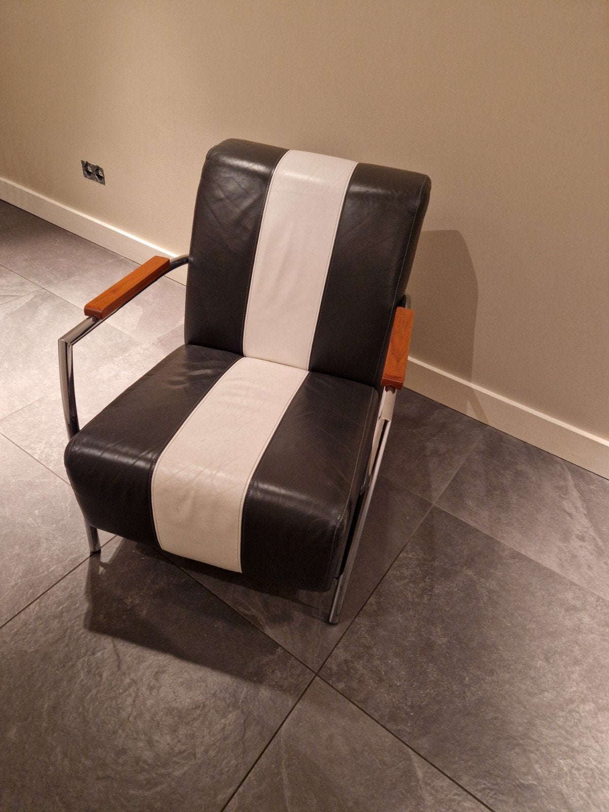 Leren Montèl fauteuil, antraciet met wit, Ophalen, Zo goed als nieuw, 50 tot 75 cm, Leer