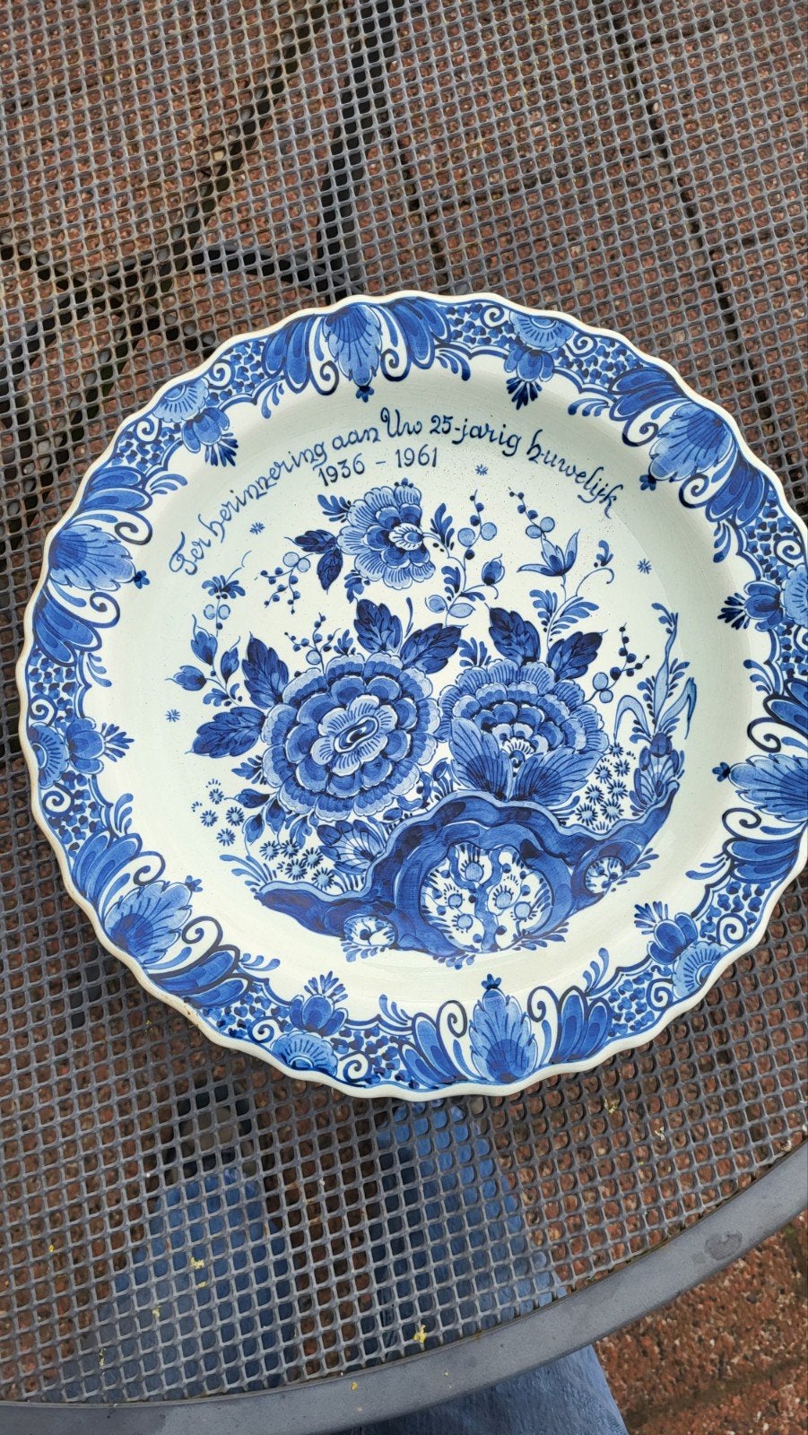 Delftsblauw bord, Ophalen