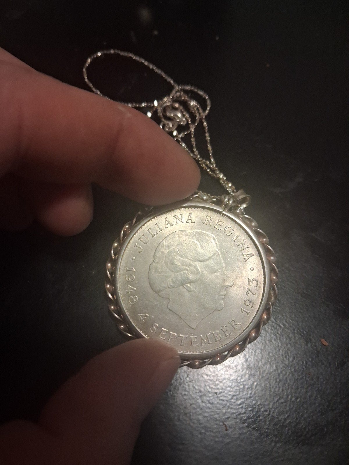 Zilveren ketting met 10 Gulden munt (1973), Met hanger, Gebruikt, Ophalen of Verzenden, Zilver