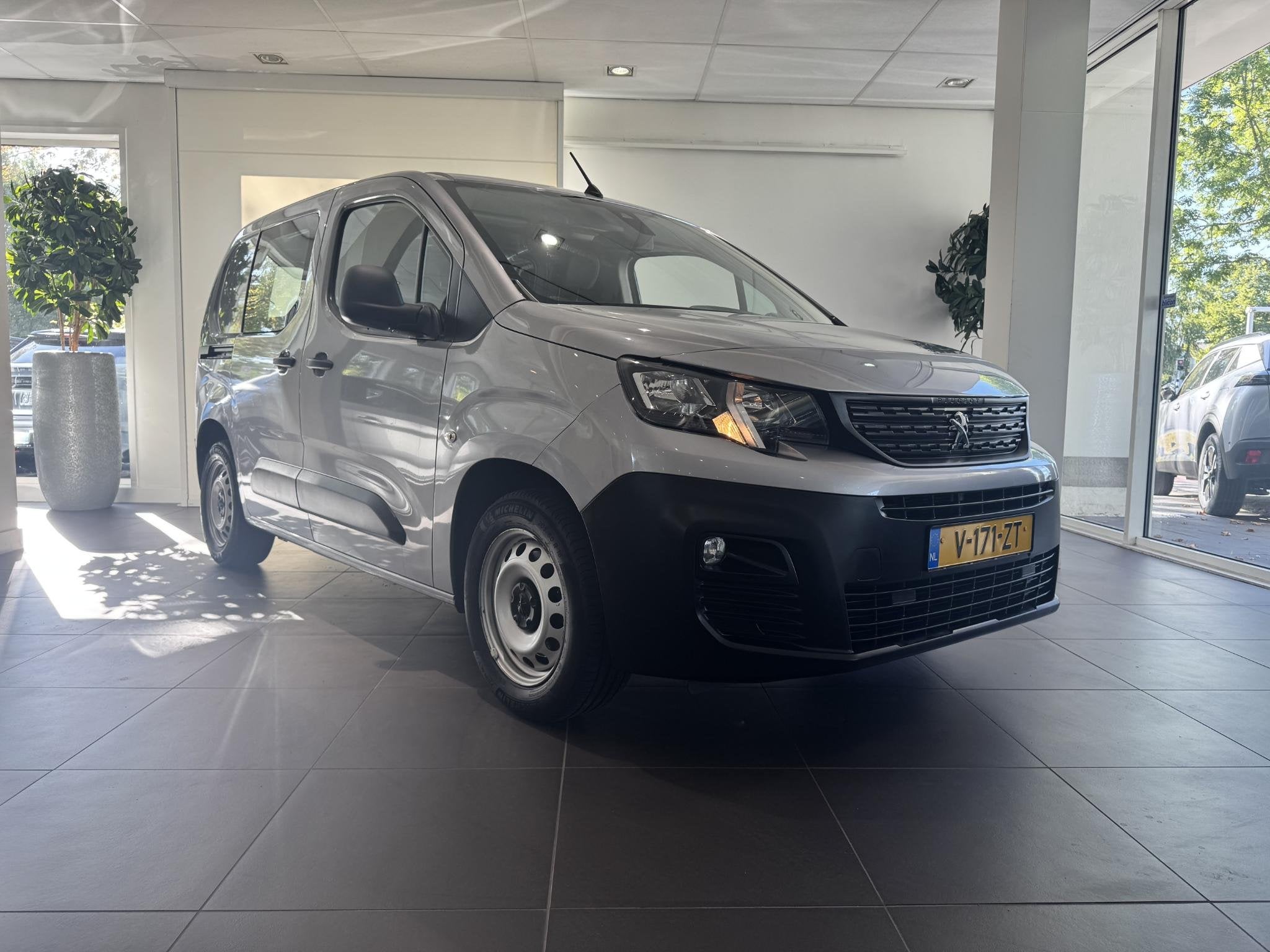 Peugeot Partner 1.5 BlueHDI Premium | Automaat | Navigatie |, 1350 kg, Stof, Gebruikt, Euro 6