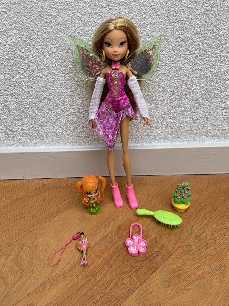 Winx Club Flora Pixie Magic Fairy, Ophalen of Verzenden, Zo goed als nieuw, Fashion Doll