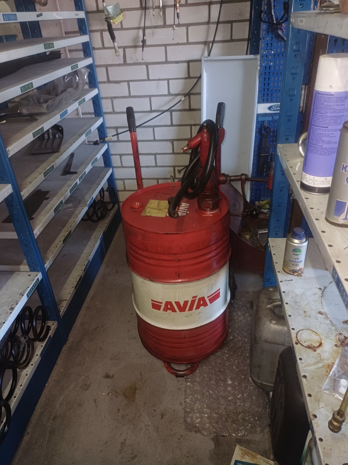 Avia olievat met pomp, Ophalen, Gebruikt
