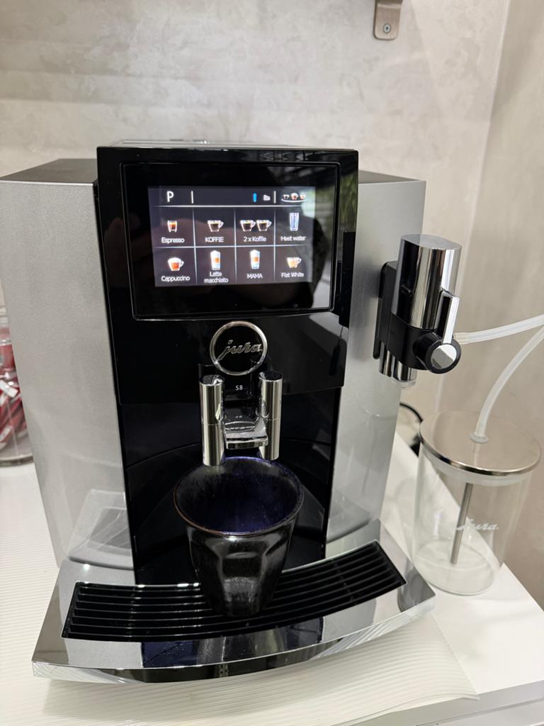 Jura S8 ( 6500 kopjes gezet )  Volautomatische Koffiemachine, Ophalen of Verzenden, Zo goed als nieuw, Koffiemachine, Koffiebonen
