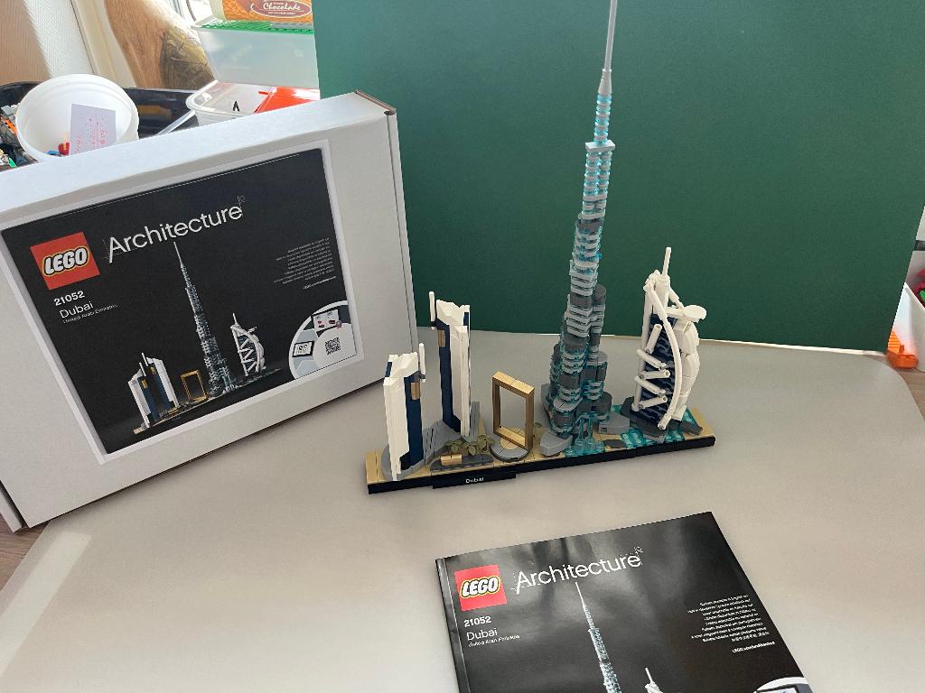 lego architecture 21052 Dubai, Ophalen of Verzenden, Zo goed als nieuw, Lego, Architecture