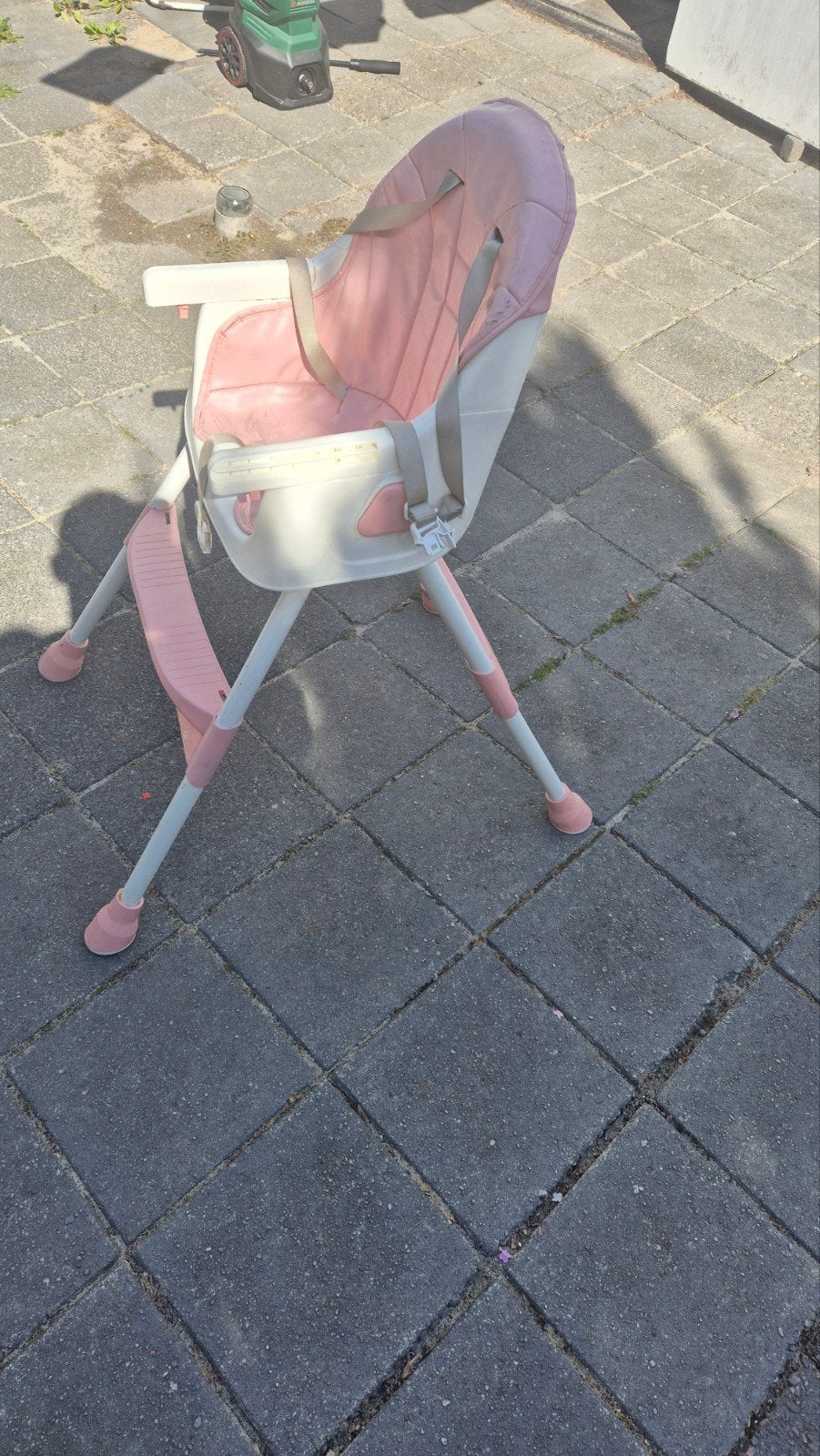 Gratis Roze kinderstoel met afneembaar eetblad, Ophalen, Gebruikt, Overige typen, Afneembaar eetblad