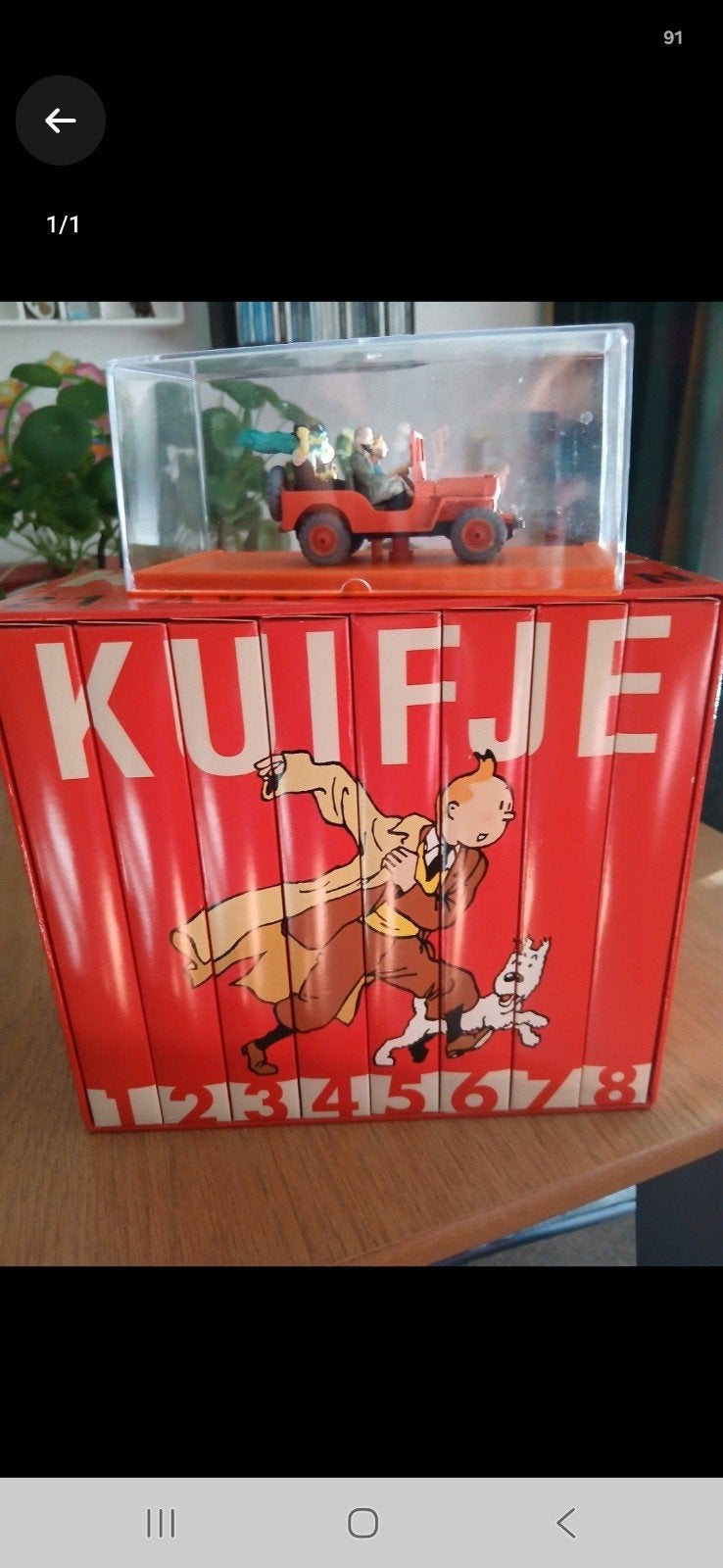 Kuifje video banden en auto in vitrine Jeep model, Verzamelen, Ophalen of Verzenden, Kuifje, Zo goed als nieuw, Beeldje of Figuurtje