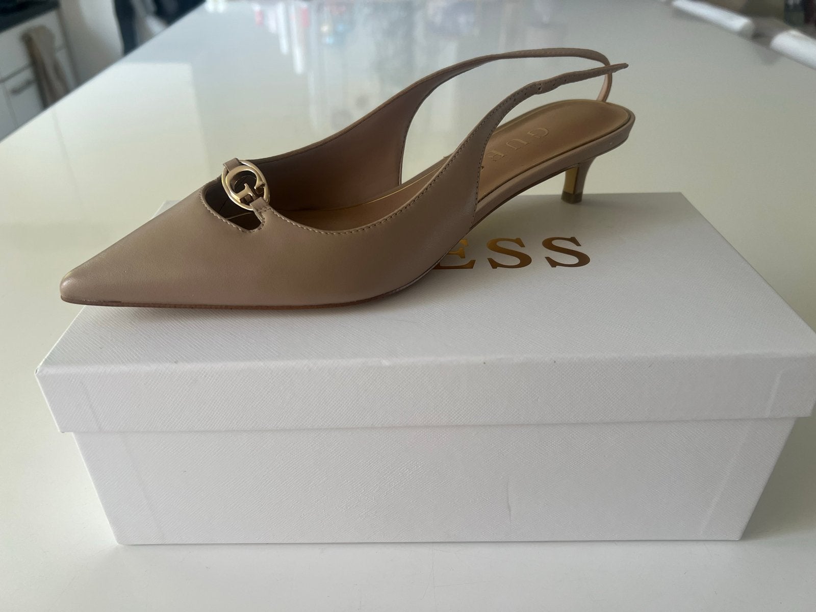 Guess Slingback Pumps - Nieuw in doos, Ophalen of Verzenden, Nieuw, Beige, Pumps