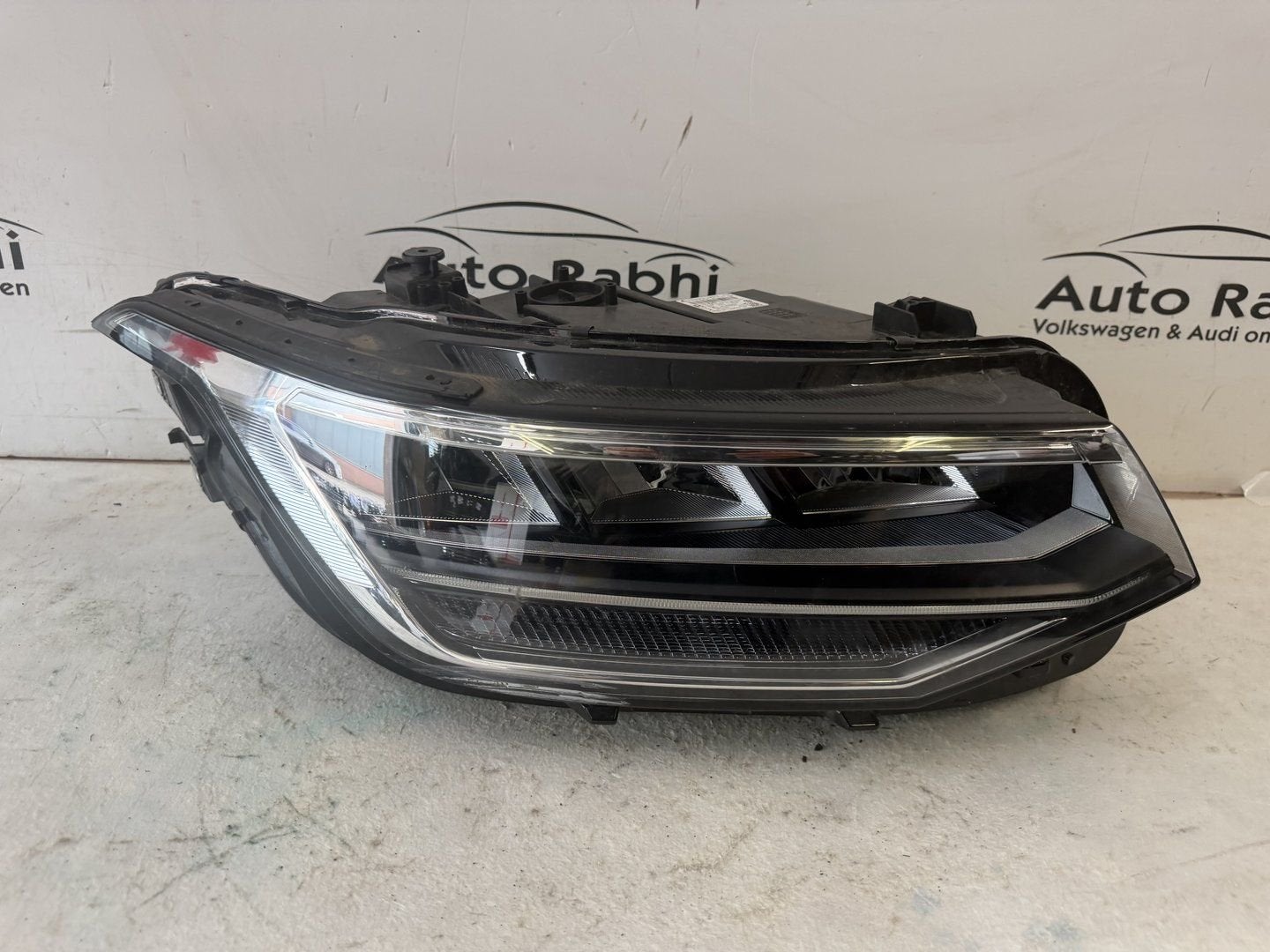 KOPLAMP RECHTS VOLKSWAGEN TIGUAN 5NB941036G, Gebruikt, -, -, Ophalen of Verzenden