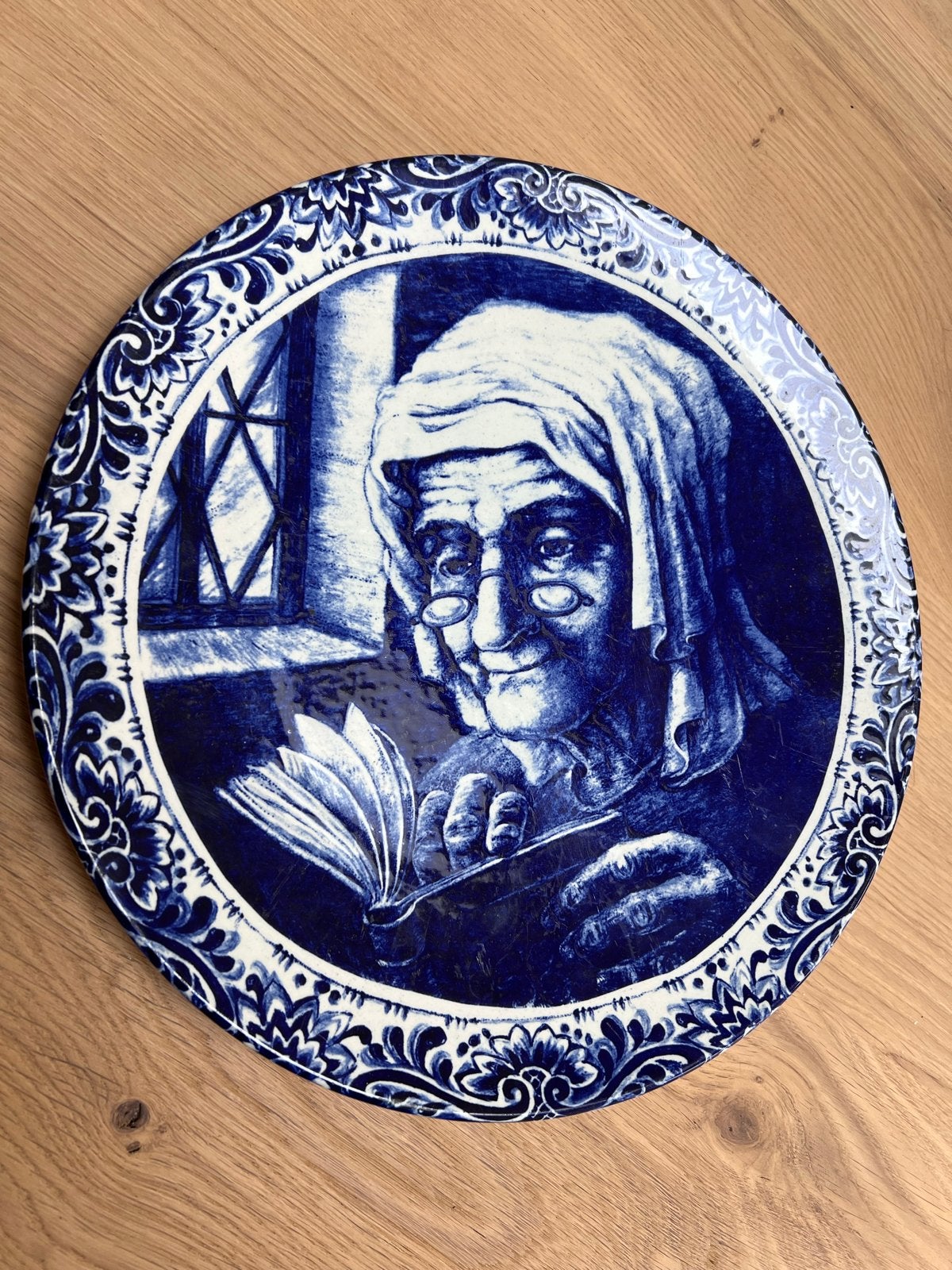 Antiek Boch La Louvière Delft Wandbord - Lezende Vrouw, Ophalen of Verzenden