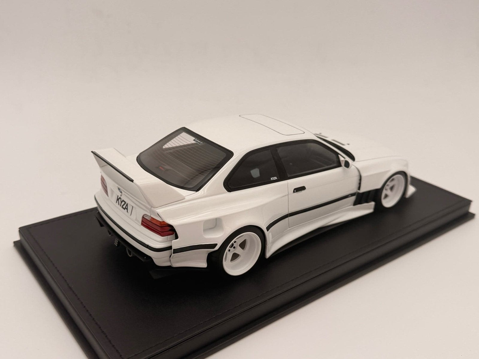 OttOMobile BMW E36 Khyzyl Saleem 1/18 Modelauto, Hobby en Vrije tijd, Modelauto's | 1:18, Ophalen of Verzenden, Nieuw, Auto, OttOMobile