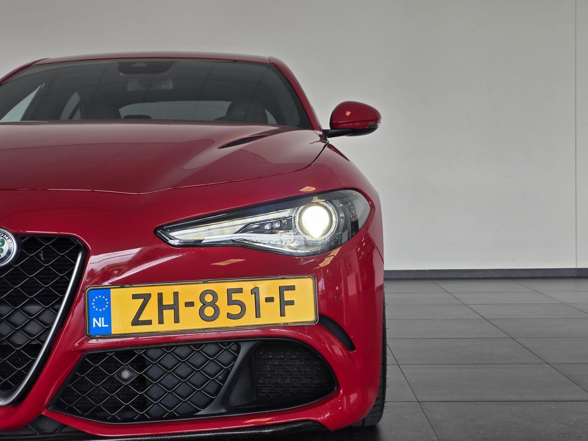 Alfa Romeo Giulia 2.9 V6 Quadrifoglio 510PK | Keramische rem, Auto's, Automaat, Gebruikt, 4 stoelen, Geïmporteerd