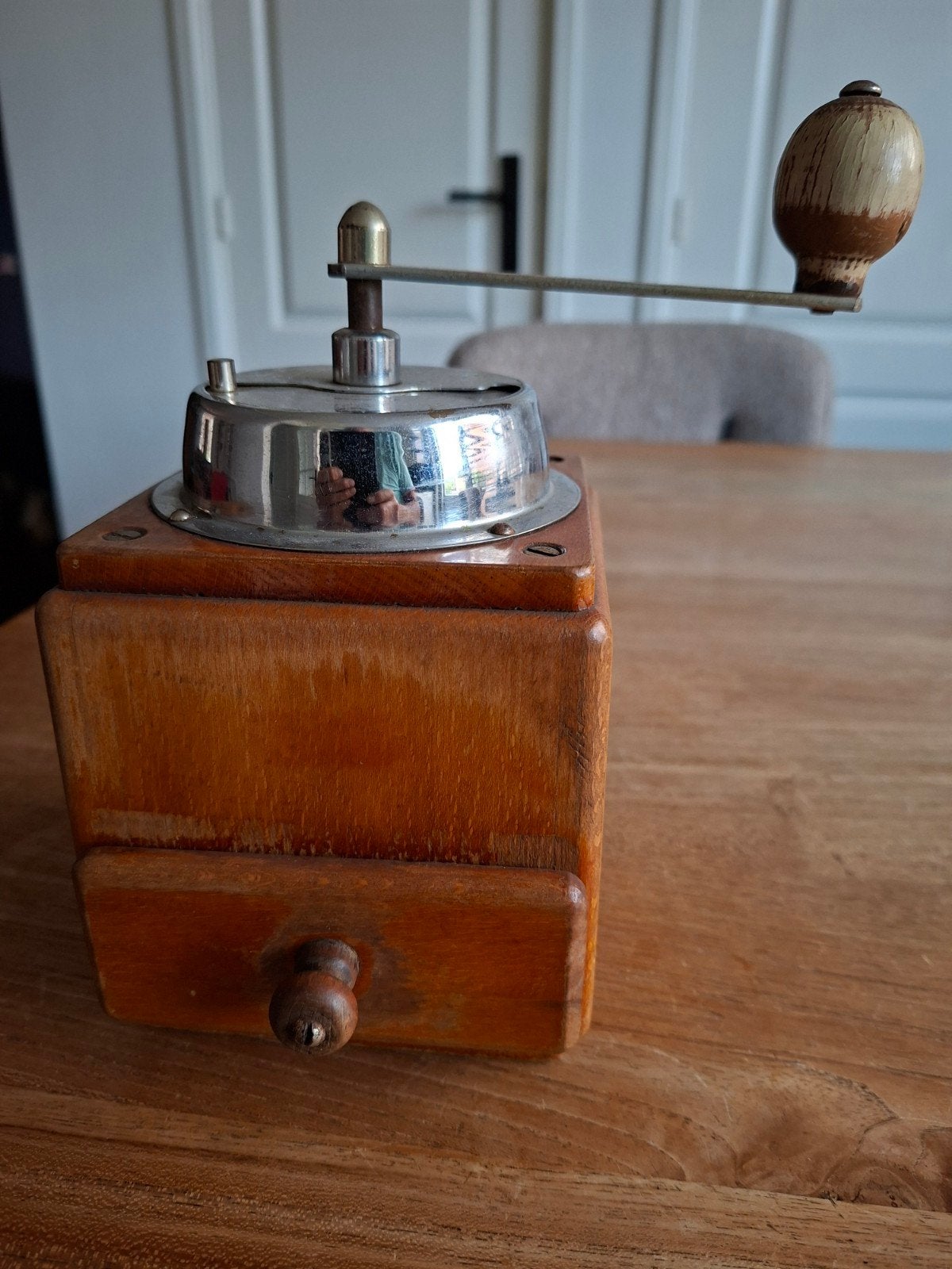Vintage houten koffiemolen met metalen bovenzijde, Ophalen of Verzenden