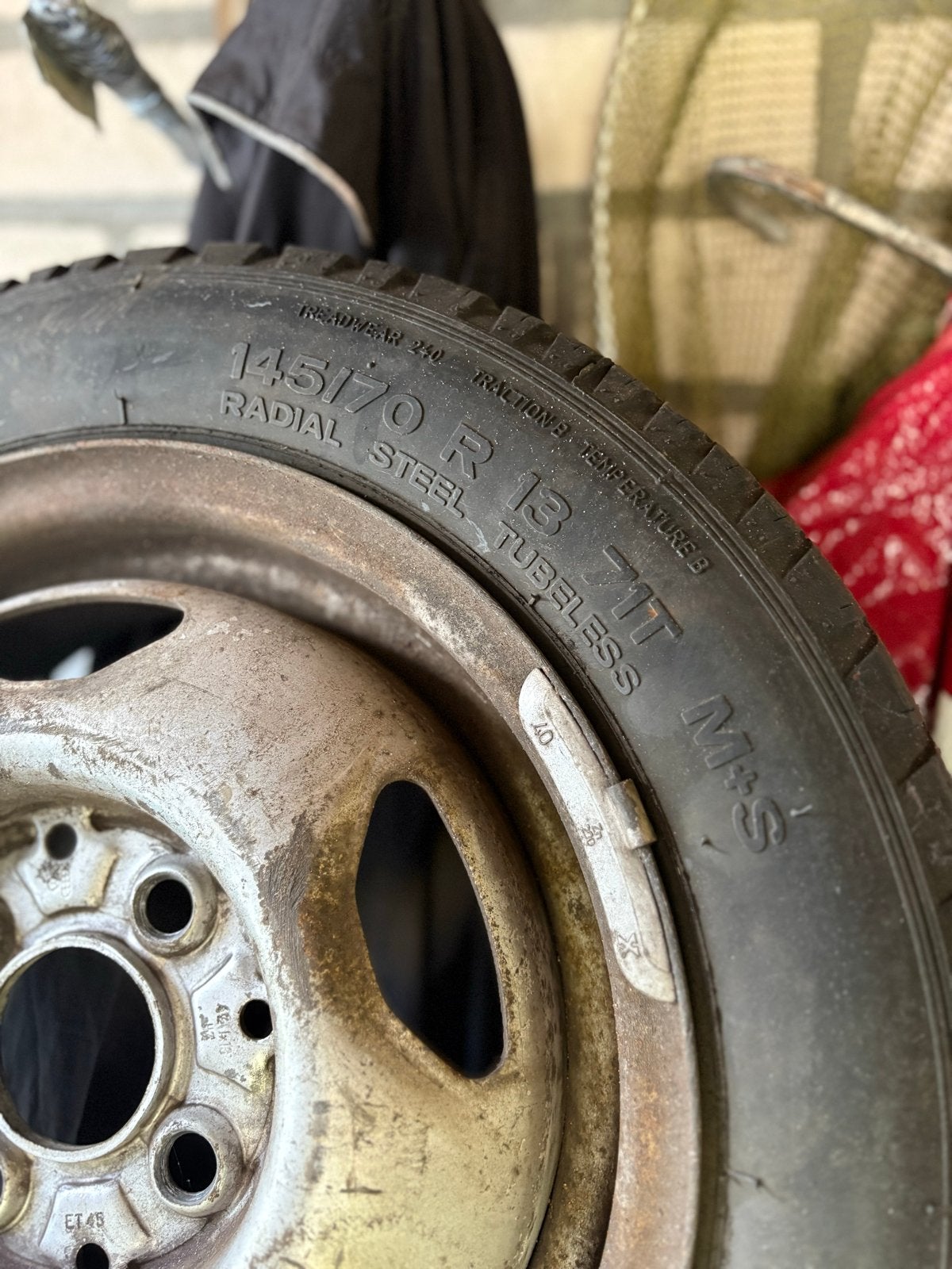 Set gebruikte 145/70 R13 winterbanden met velgen, Auto-onderdelen, Gebruikt, Banden en Velgen, Personenwagen, 13 inch