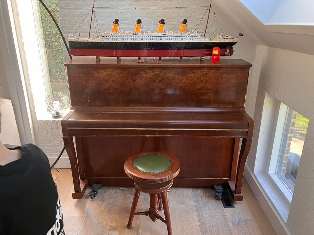 C.C. BENDER PIANO PETROF, Ophalen, Gebruikt, Bruin, Hoogglans