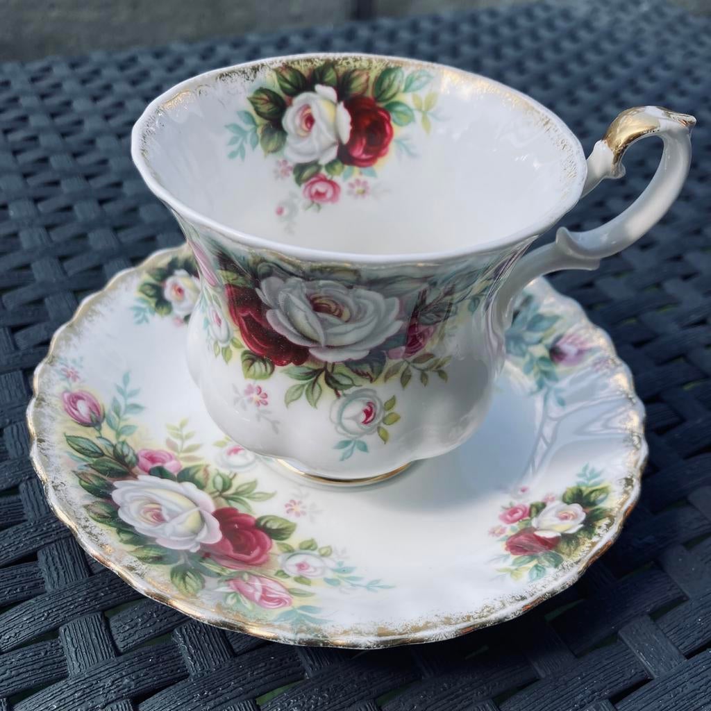 Royal Albert dameskopje + schoteltje, Ophalen of Verzenden, Zo goed als nieuw, Porselein, Kop en/of schotel