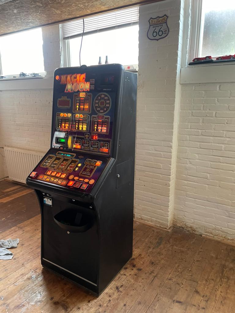 Magic moon mk 1 kabinet met vega in en uit, Verzamelen, Automaten | Gokkasten en Fruitautomaten, Euro, Ophalen