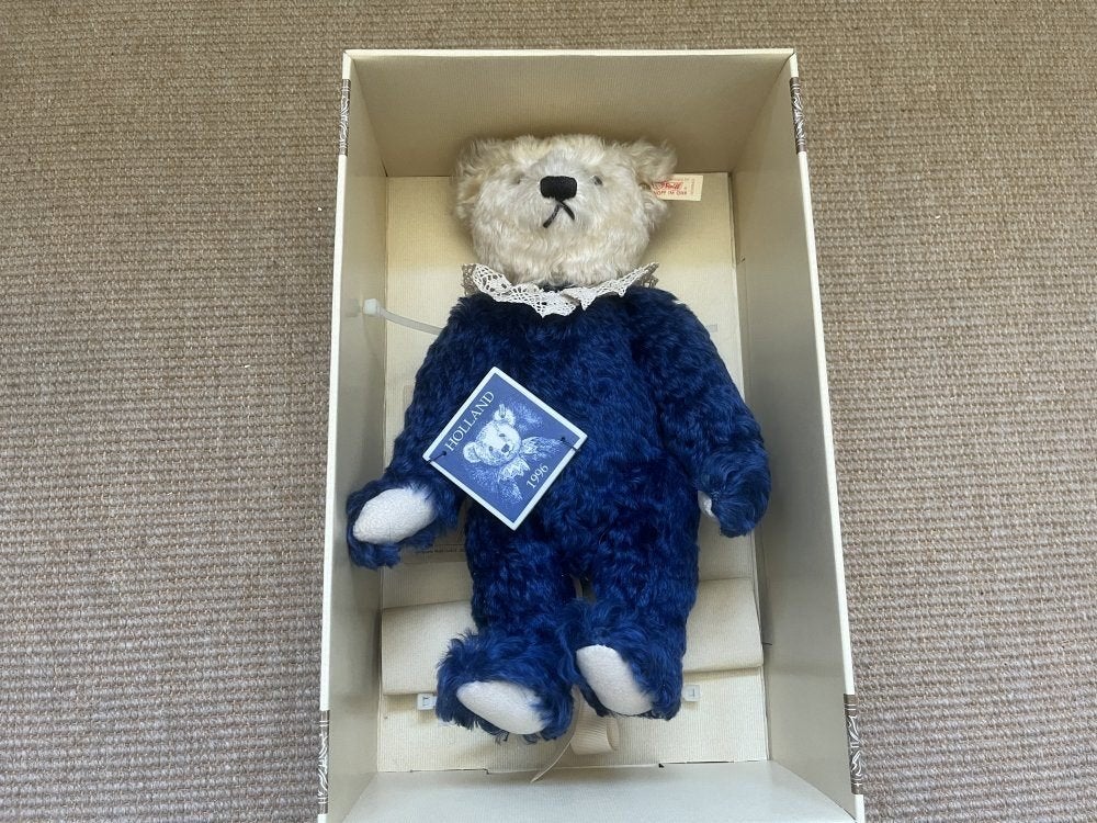 Steiff Holland Bear 1996 Blauw 33 in doos met certificaat, Verzamelen, Beren en Cherished Teddies, Ophalen of Verzenden, Gebruikt
