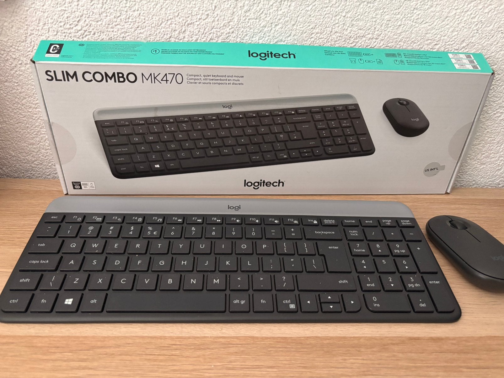 Logitech Slim MK470, Ophalen of Verzenden, Qwerty, Zo goed als nieuw, Logitech