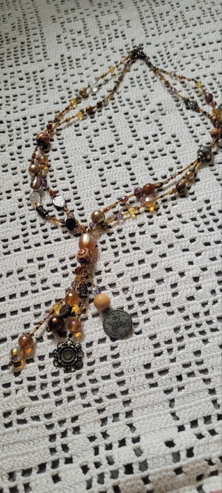 Mooie warme tinten kralenketting met hanger en munt, Bruin, Ophalen of Verzenden, Zo goed als nieuw, Overige materialen