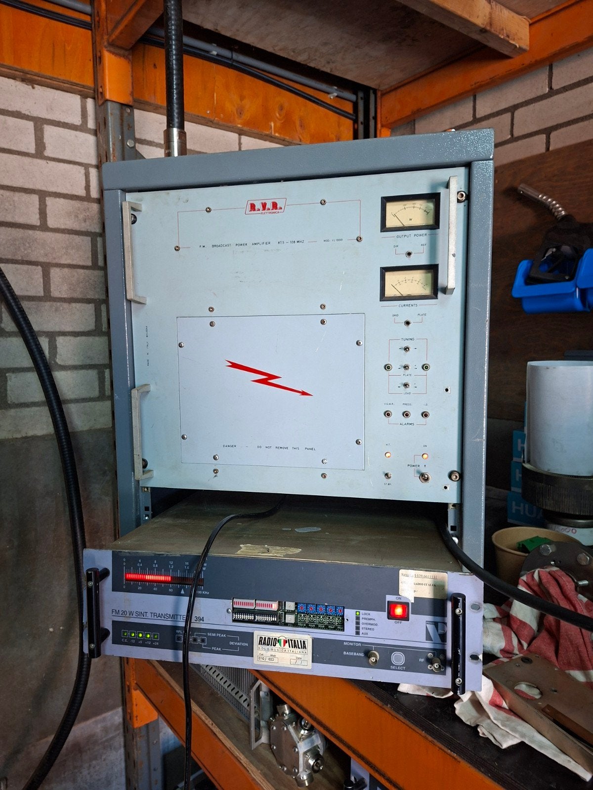 RVR VJ1000, Ophalen, Zender