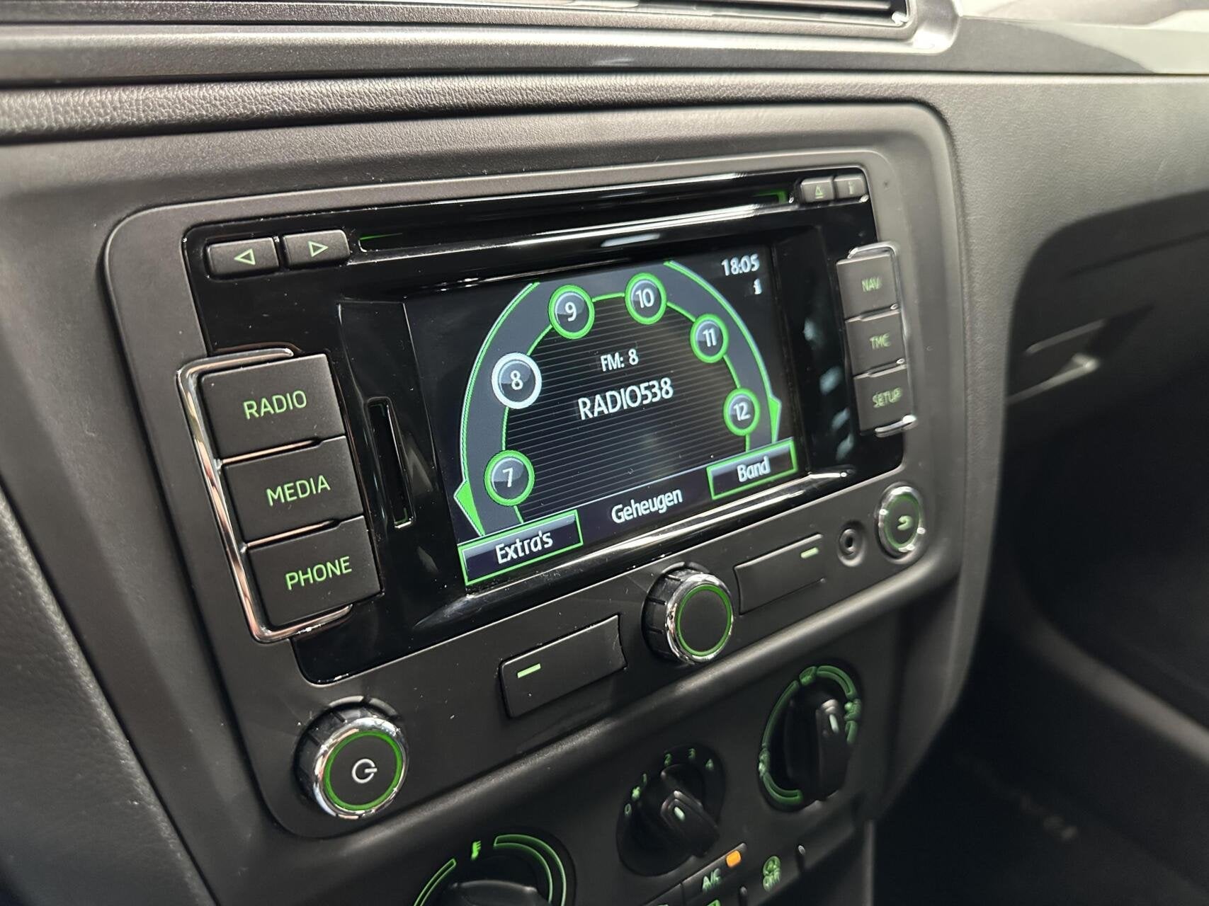 Foto 34 van Skoda Rapid 1.2 TSI Greentech Active AIRCO NAVI CRUISE LM 71