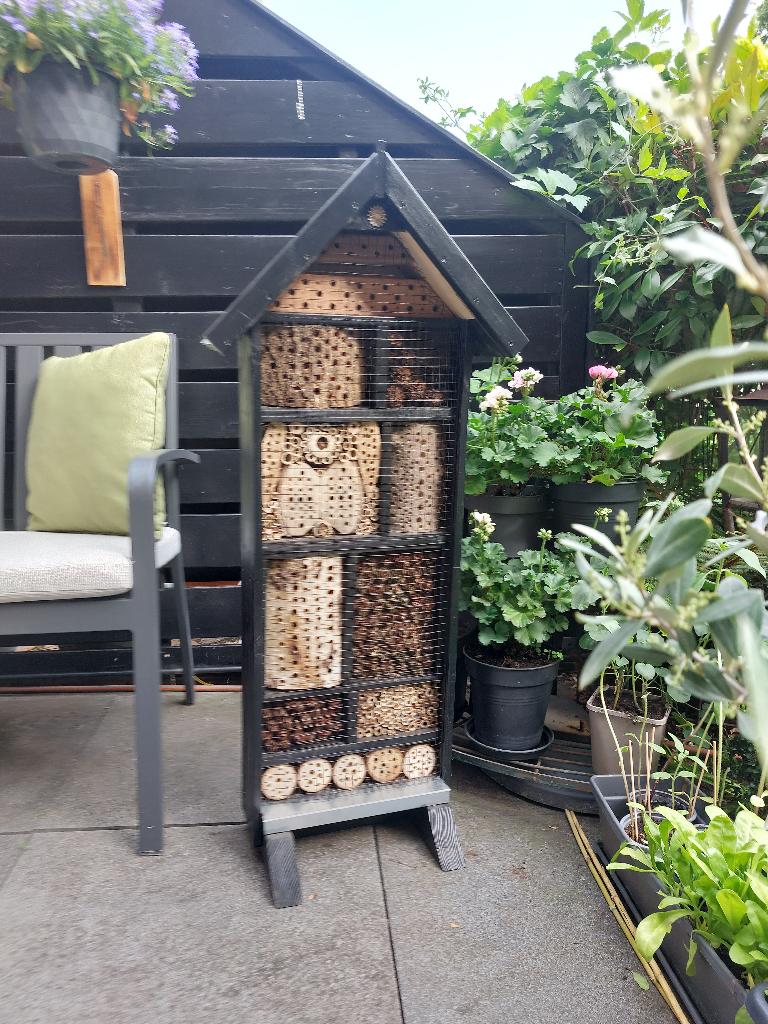 Groot, staand, hoog (110 cm) Insectenhotel met metalen dak, Ophalen, Zo goed als nieuw
