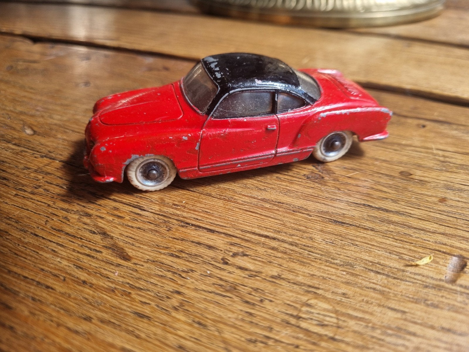 Dinky Toys Volkswagen Karmann Ghia, Hobby en Vrije tijd, Ophalen of Verzenden, Gebruikt, Auto, Overige merken