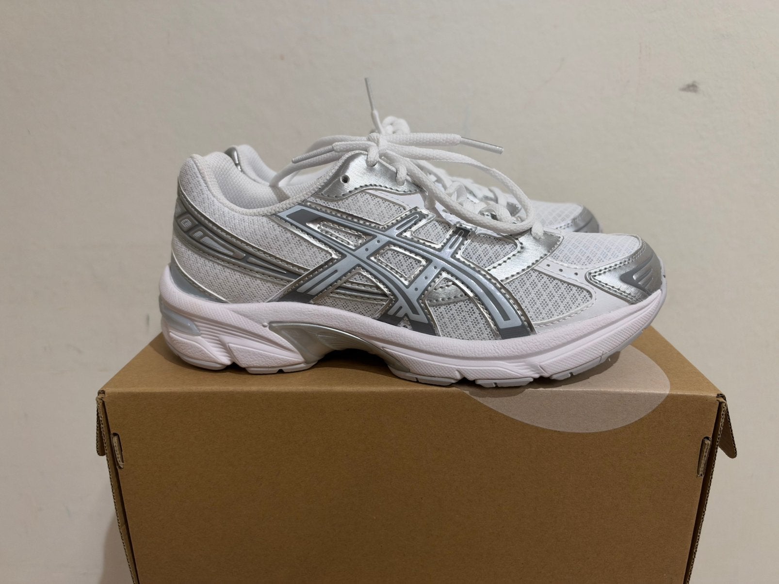 Te koop nieuwe Asics Gel 1130 White Storm Cloud, Postlaan 3, Wit, Nieuw, Ophalen of Verzenden
