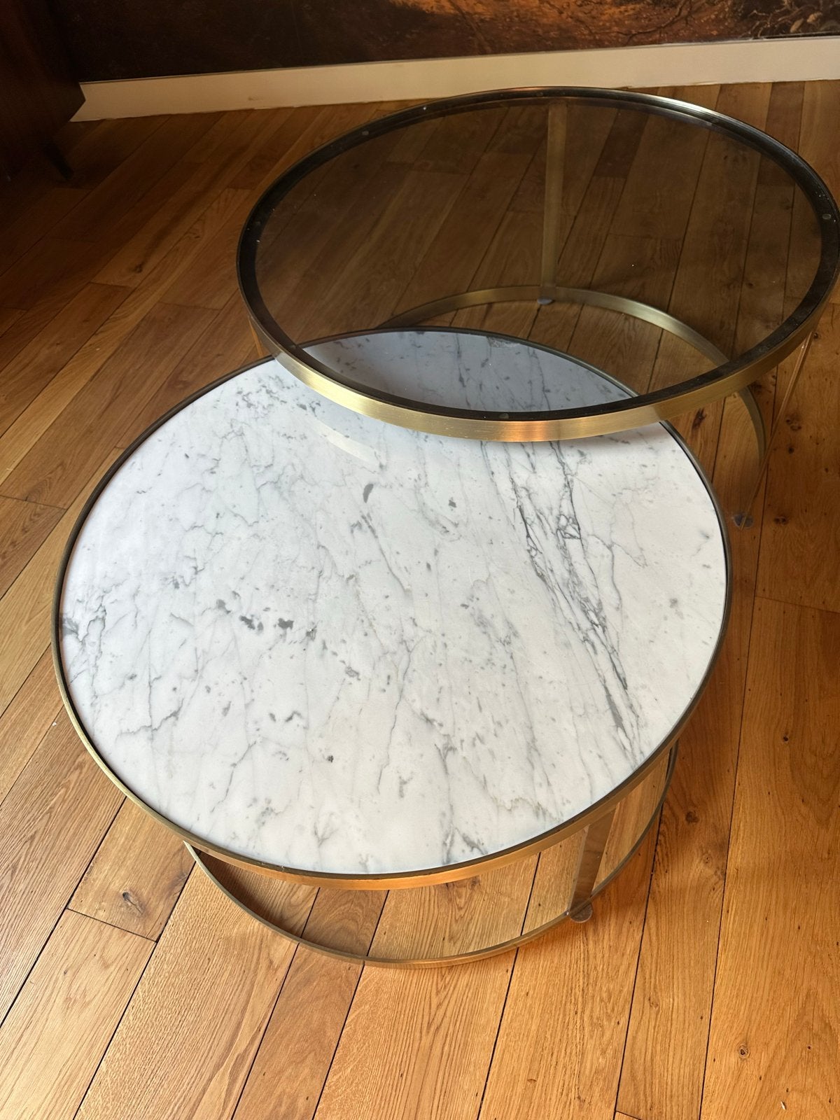 Set van 2 ronde salontafels met marmer/ messing en glas, Huis en Inrichting, Tafels | Salontafels, Ophalen, 50 – 75, Gebruikt