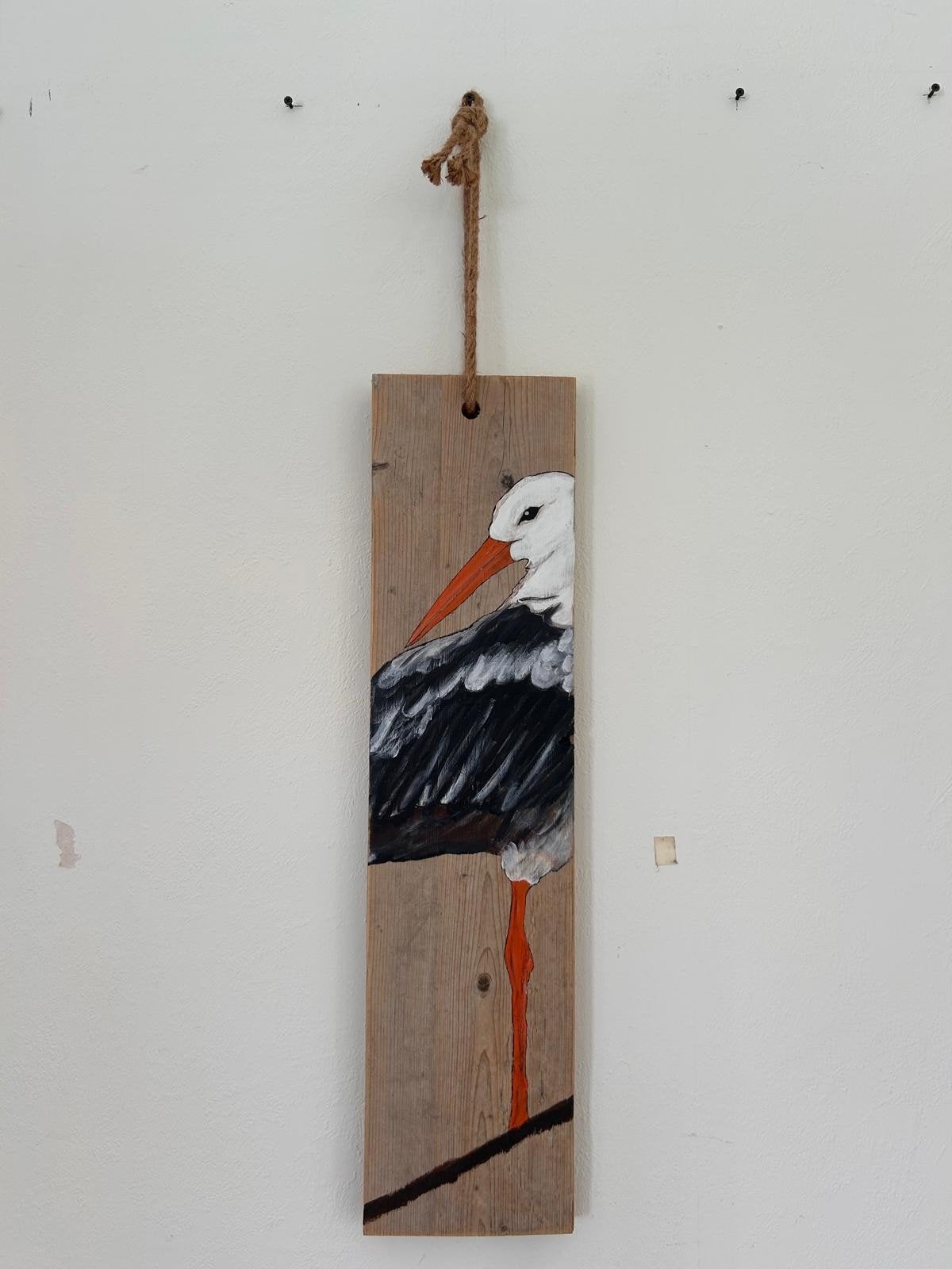 Handgeschilderde ooievaar op houten plank, Antiek en Kunst, Ophalen