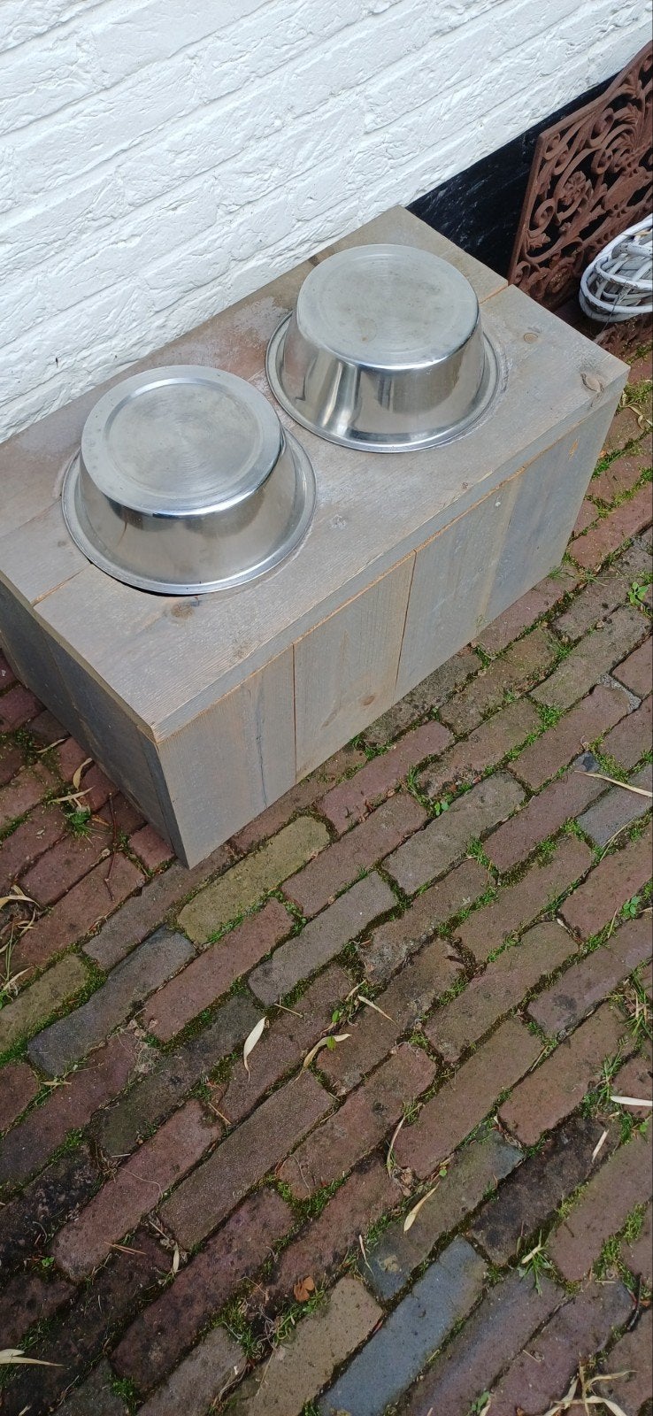 Hoge voer en waterbak steigerhout, Ophalen