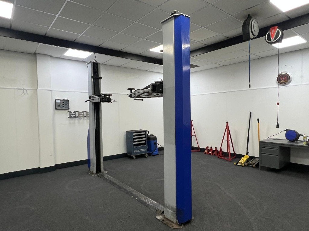 2 Koloms hefbrug - 3.2ton - AHL3225TC - Hydr/Elek. - €2000,-, Ophalen