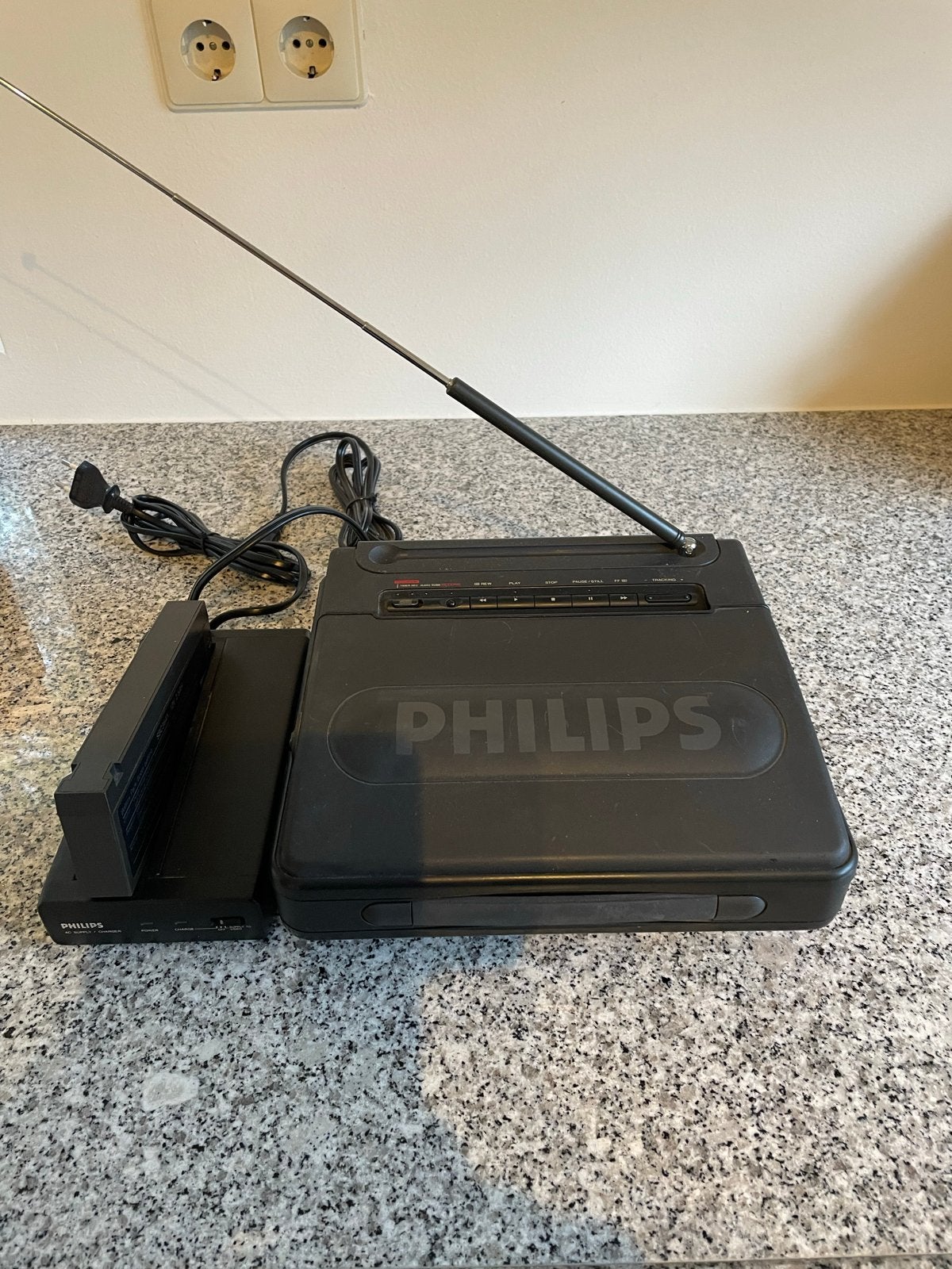 Philips Moving Video PVR200/54 Draagbare VHS-speler, Ophalen of Verzenden, Zo goed als nieuw, VHS-speler of -recorder