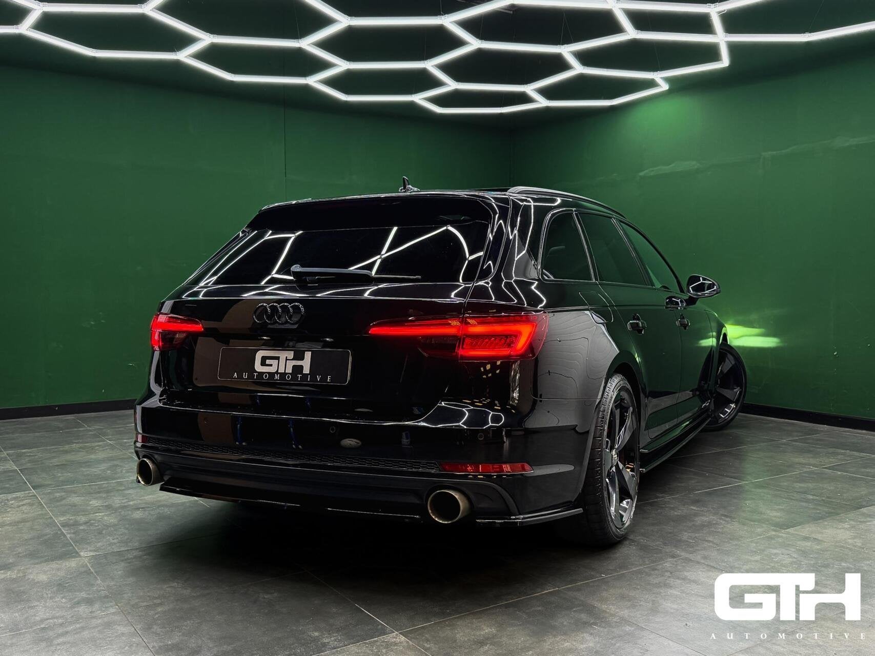 Audi A4 Avant 2.0 TFSI S-Line B&O | Carplay | Keyless | Pano, Auto's, Audi, 1984 cc, 1435 kg, A4, Zwart