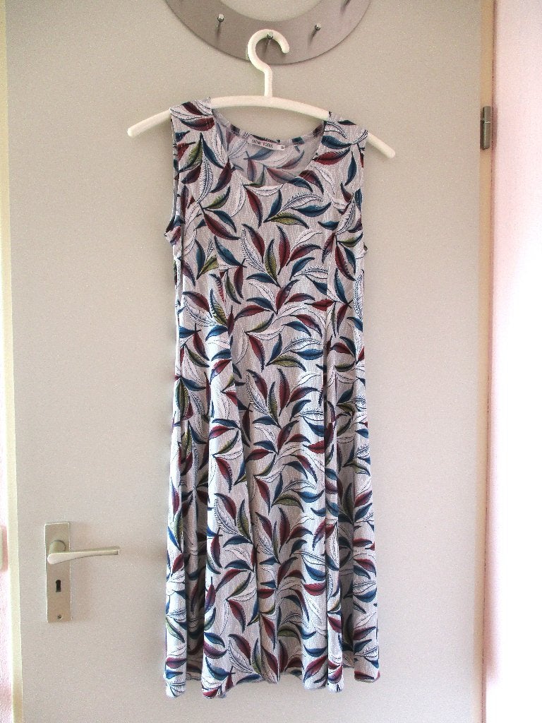 Jurk - Zomerjurk - grijs - M, Maat 38/40 (M), Ophalen of Verzenden, Zo goed als nieuw, Knielengte