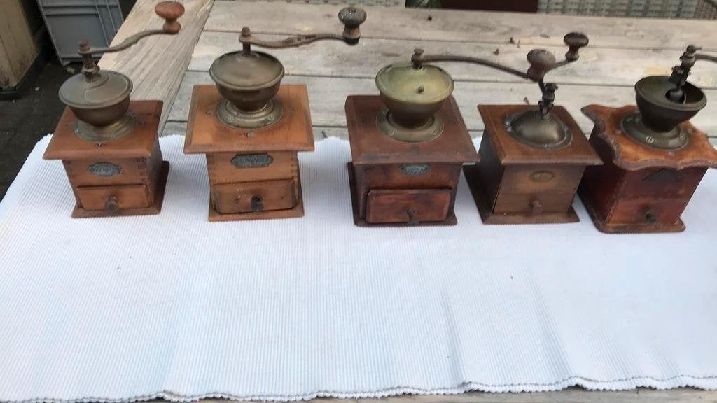 Verzameling van 5 antieke  koffiemolens, Antiek en Kunst, Antiek | Keukenbenodigdheden, Ophalen of Verzenden