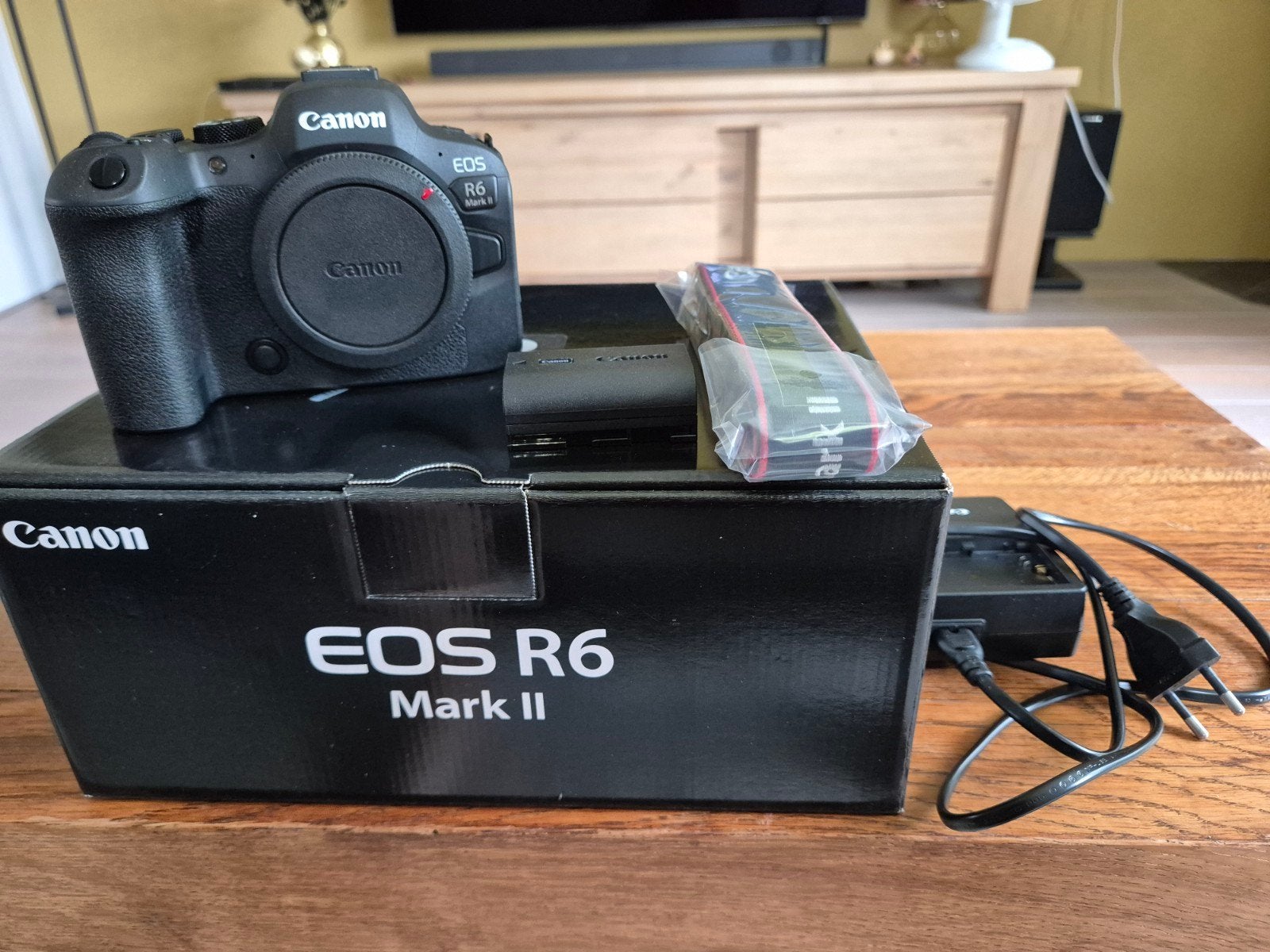 Canon EOS R6 Mark II Systeemcamera, Ophalen, Accu, Canon, Zo goed als nieuw