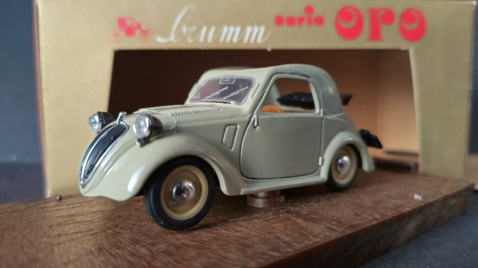 Fiat Topolino 1:43 Brumm Pol, Hobby en Vrije tijd, Overige merken, Auto, Verzenden, .