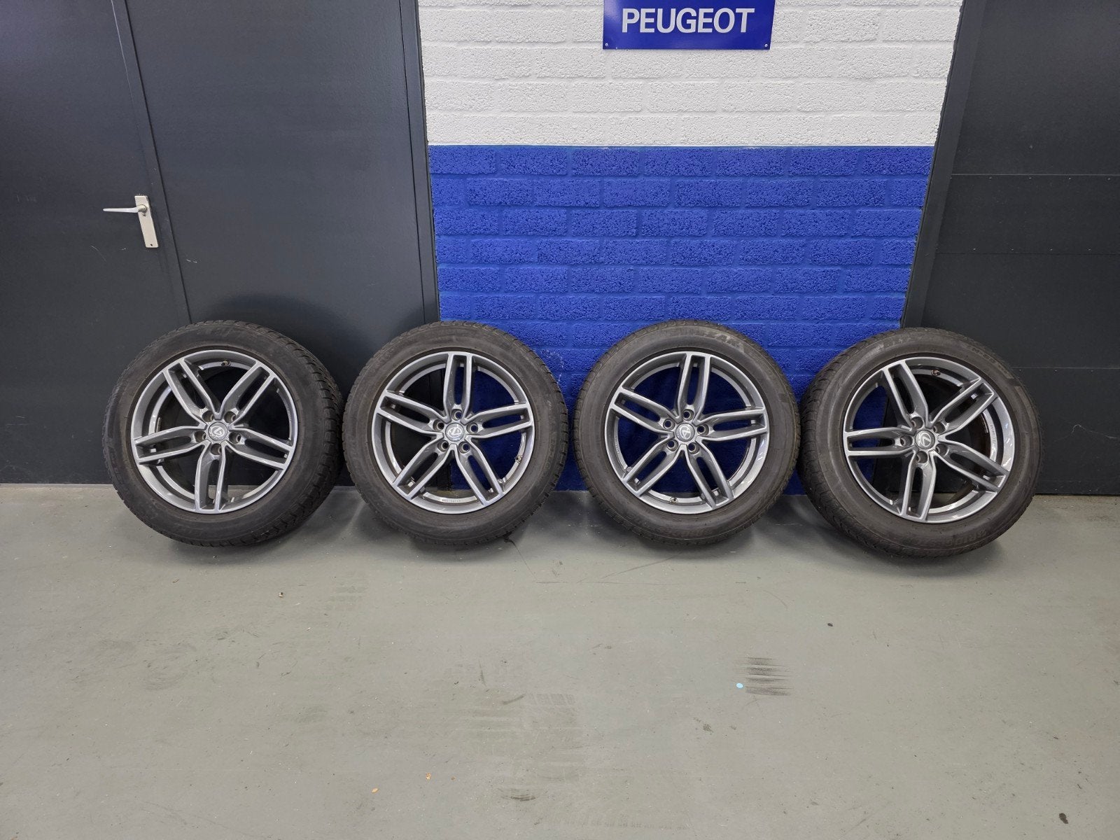 Lexus RX W-banden + velgen 19" incl. TPMS Bridgestone, Auto-onderdelen, 19 inch, Gebruikt, Banden en Velgen, 235 mm