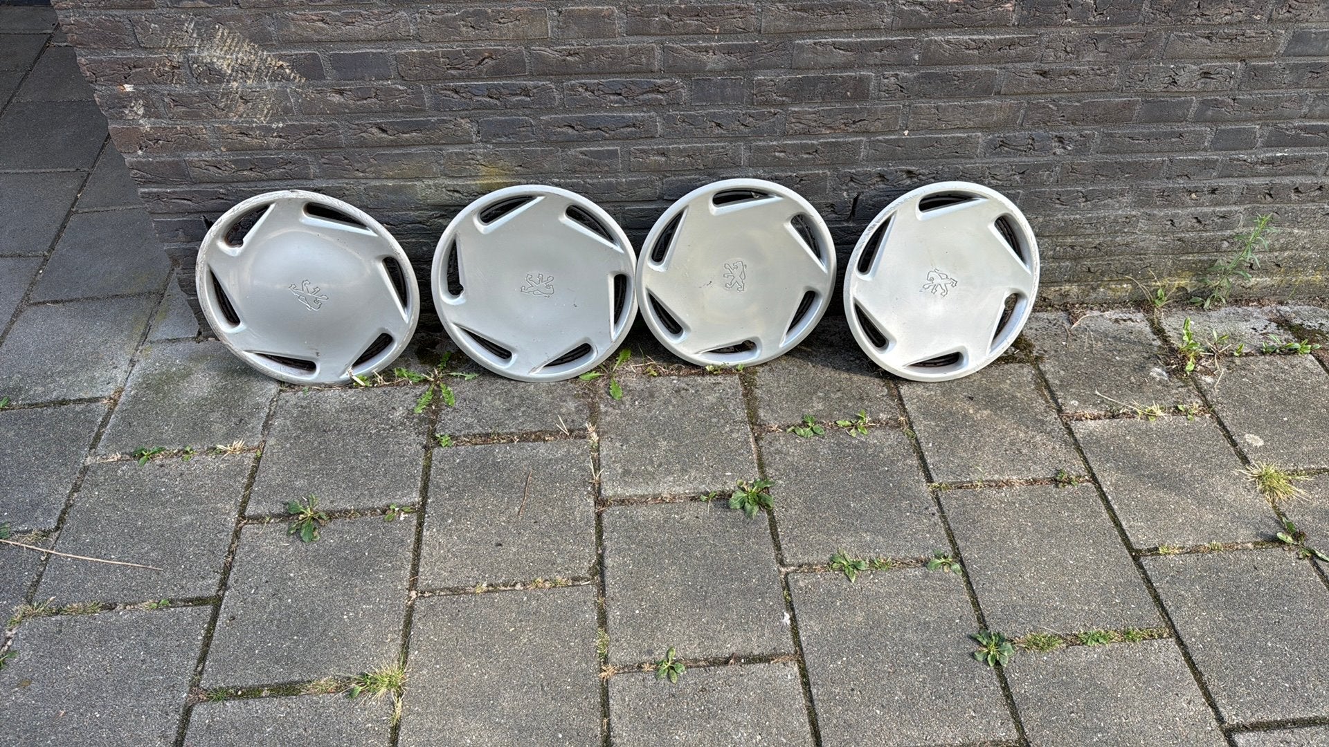 Peugeot wieldoppen – nette set, geschikt voor Peugeot, Auto diversen, Wieldoppen, Ophalen, Zo goed als nieuw